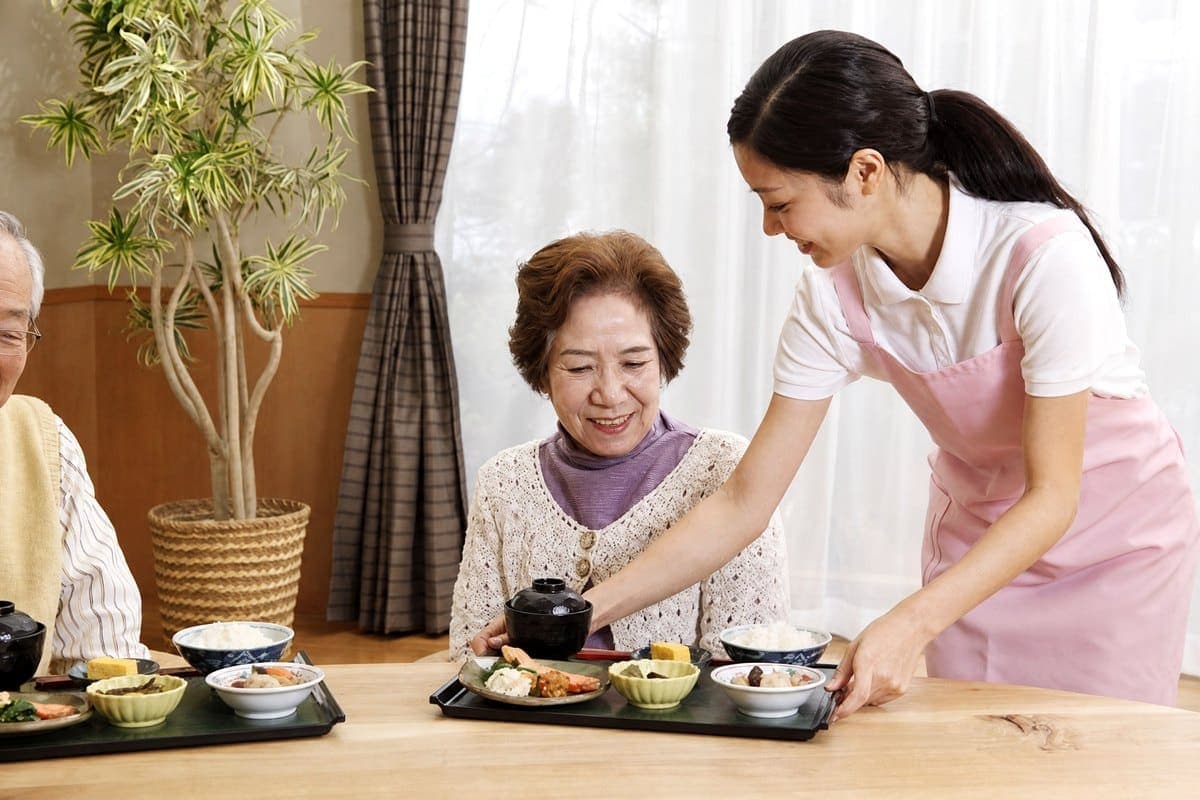 TOKYO – TUYỂN NHÂN VIÊN CHĂM SÓC NGƯỜI CAO TUỔI CÓ CHỨNG CHỈ KAIGO FUKUSHISHI